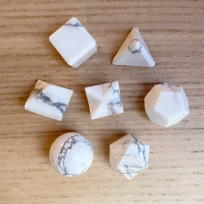 Pietre geometriche sacre. Solidi platonici, Sfera e Merkaba - Howlite bianca