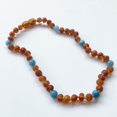 Collana di ambra (non lucidata) per bambini con pietre di acquamarina - 32 cm