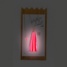 Collana con pendente luminoso al buio - Rosa