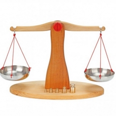 Bilancia in legno con 5 pesi in ottone