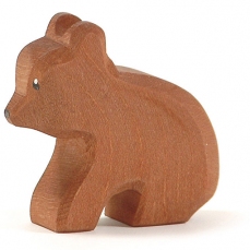 Orso piccolo seduto