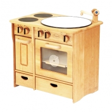 Cucina in legno naturale per bambini con lavandino, fornelli, cassetti e forno