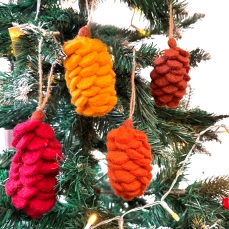 Decorazione da appendere - Pigna in feltro (1 pezzo)