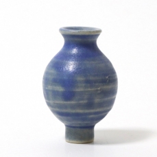 Figura decorativa - Vaso blu lavanda per fiori freschi